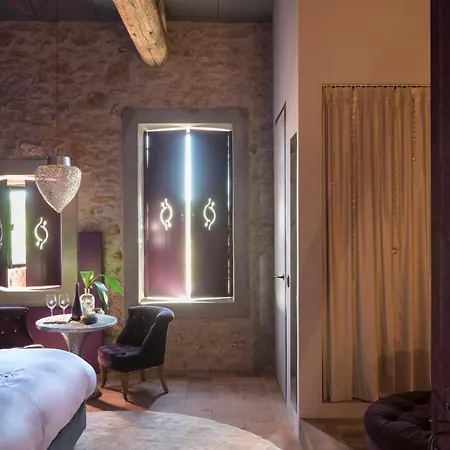 Village Castigno - Wine & 5*