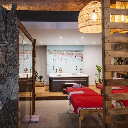 Village Castigno - Wine & 5* Assignan