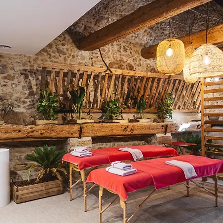 Village Castigno - Wine & 5*