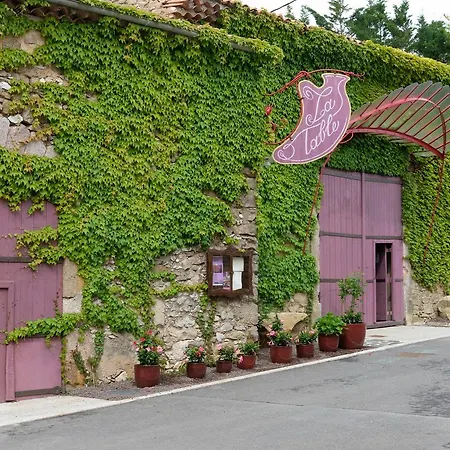 Village Castigno - Wine & Hotel Assignan