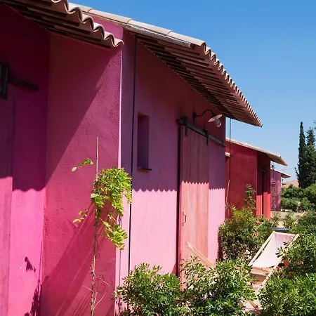Village Castigno - Wine & 5* Assignan