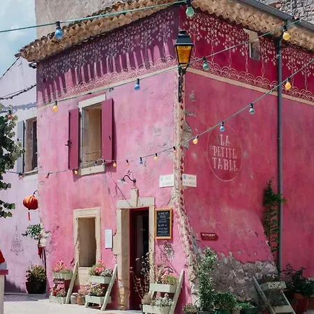 Village Castigno - Wine & 5*