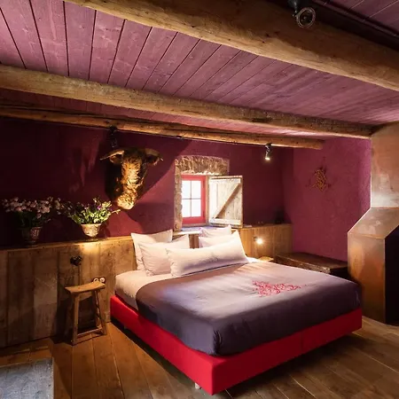 Village Castigno - Wine & 5* Assignan