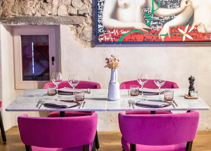 Village Castigno - Wine & 5* Assignan